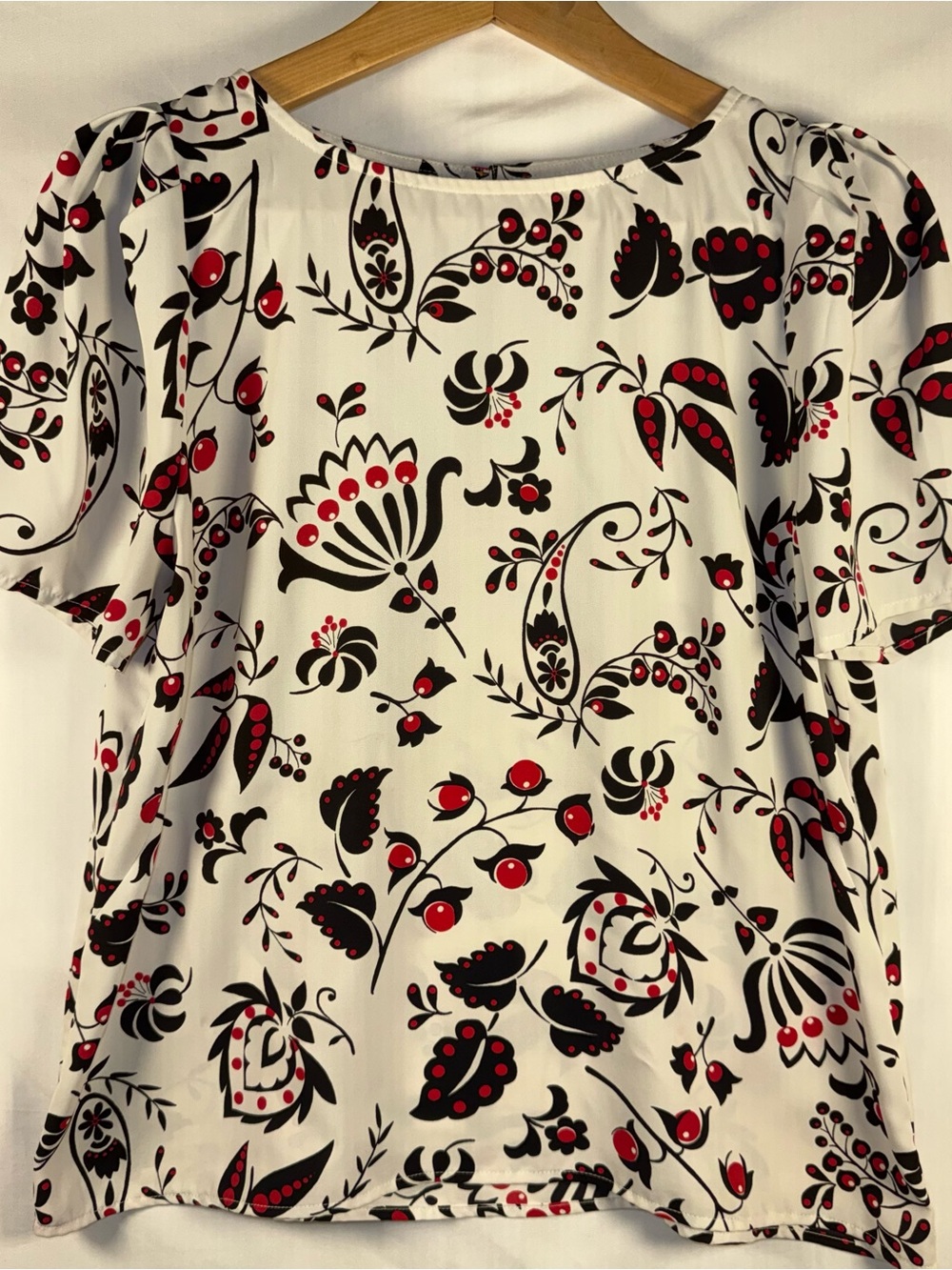 Talbots Women’s White Floral Print Short Sleeve Top - Black & Red Pattern SZ PM